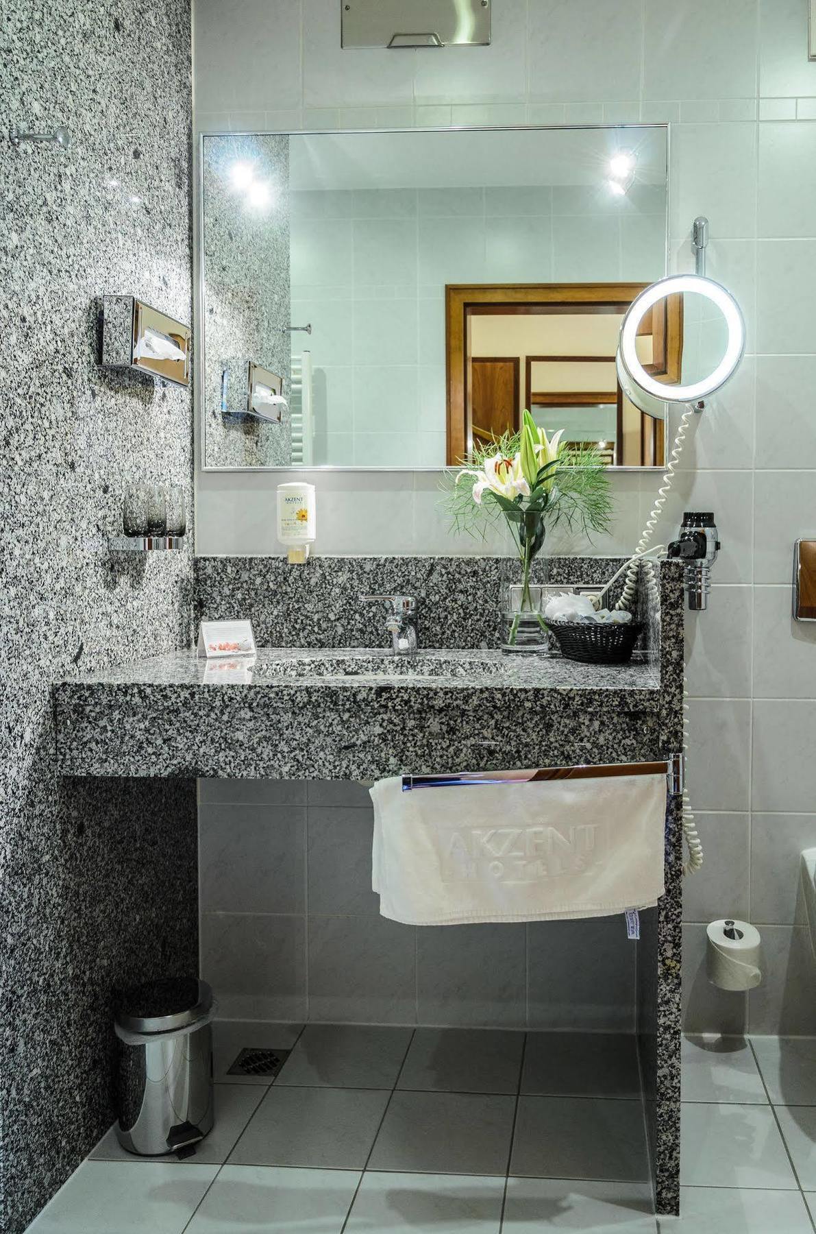 Akzent Hotel Goldner Hirsch Kamenz Dış mekan fotoğraf